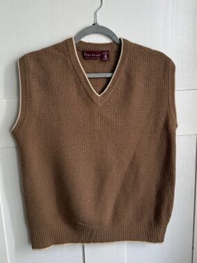Evan Picone Brown 100% Lamb wool 
V-Neck Sweater Vest with Cream Trim